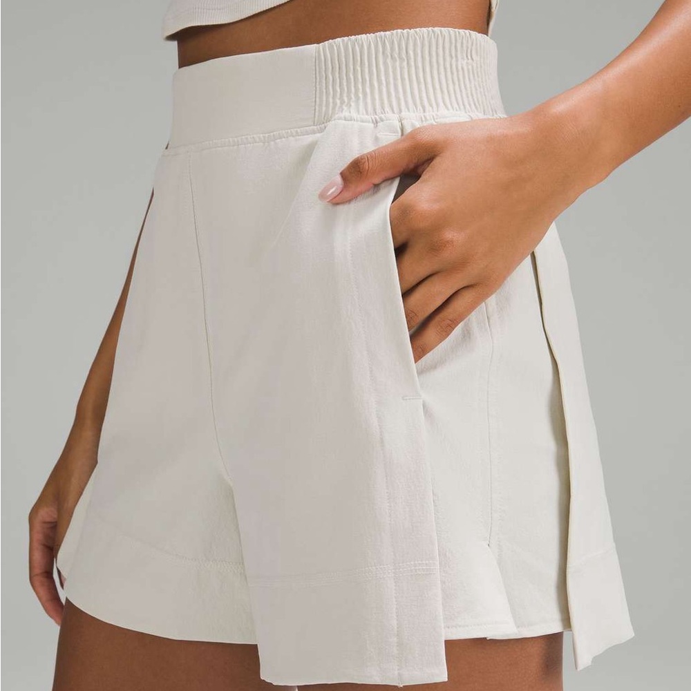 Relaxed-Fit High-Rise Short 4" in Bone